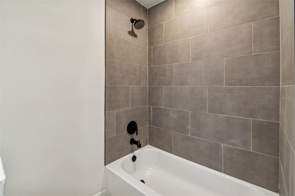 2708 Lion Heart Road Winter Park, FL 32792 - Photo 34 of 47 a bathroom with a bathtub