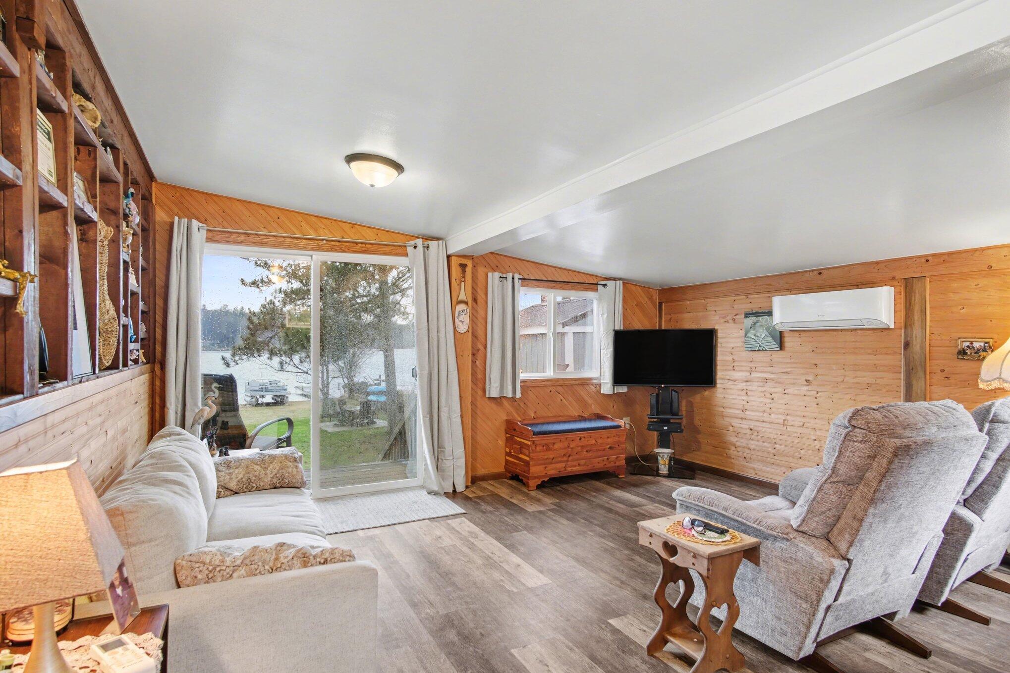 1388 Vining Road Greenville, MI 48838 - Photo 5 of 27 Living Room