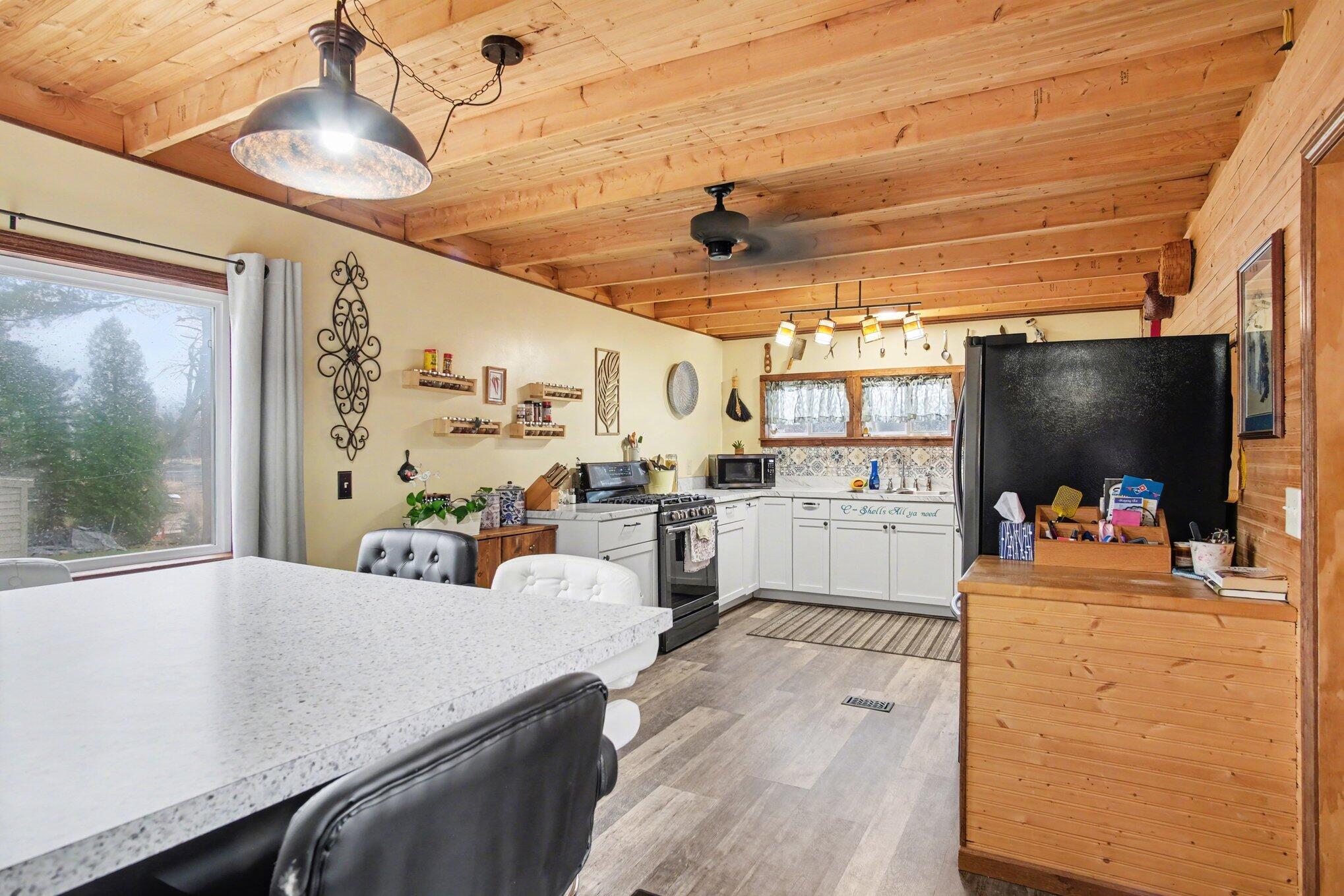 1388 Vining Road Greenville, MI 48838 - Photo 7 of 27 Kitchen