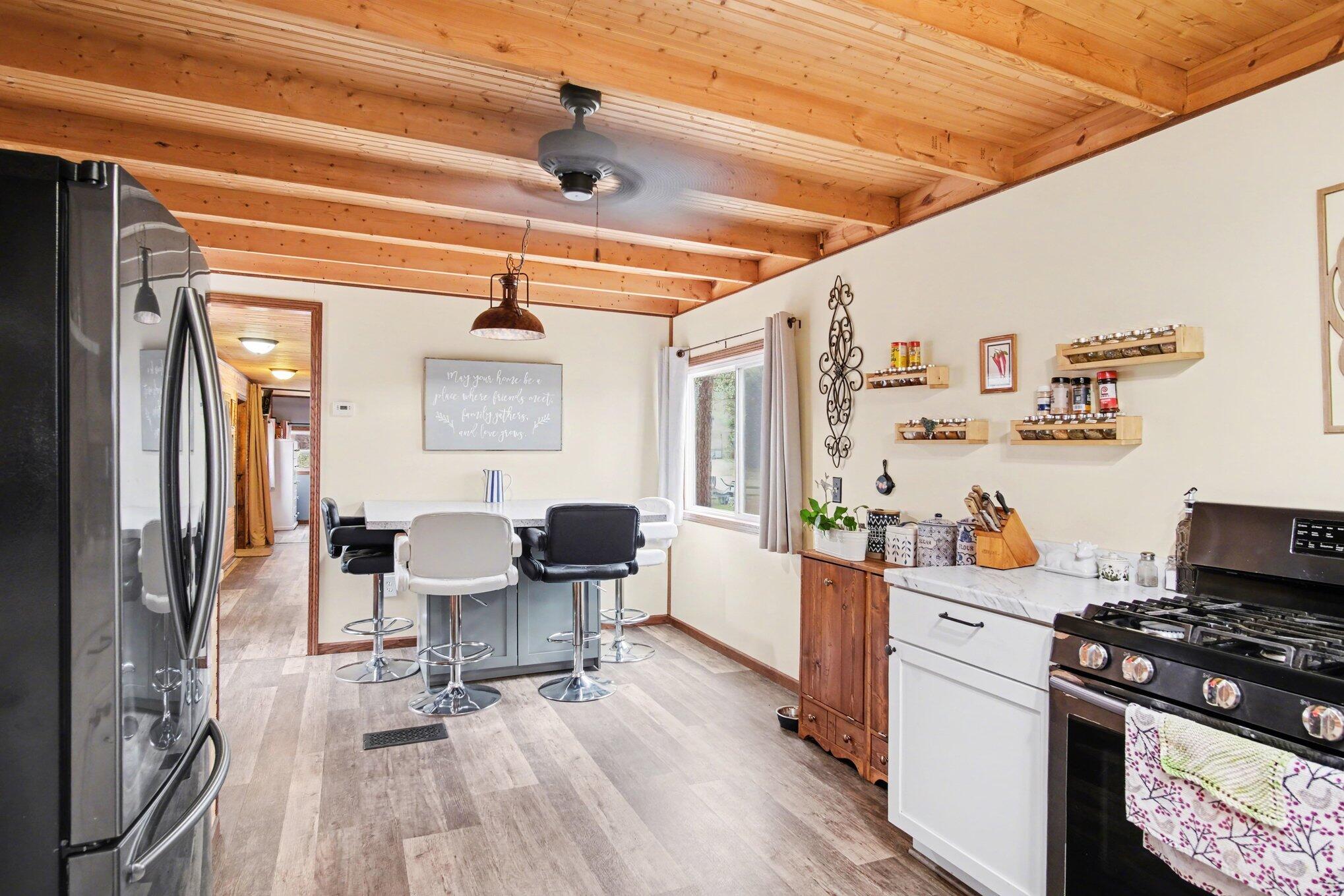 1388 Vining Road Greenville, MI 48838 - Photo 9 of 27 Dining Area