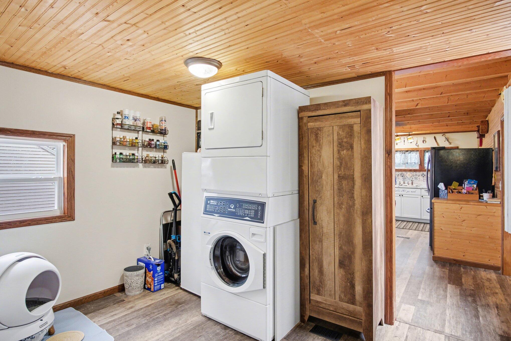 1388 Vining Road Greenville, MI 48838 - Photo 10 of 27 Mud room