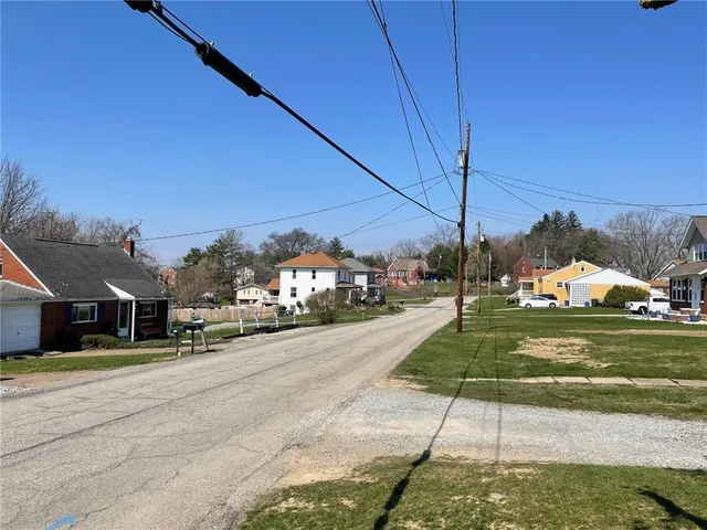 $1,395 | 4517 Lincoln Avenue, Jeannette, PA 15644