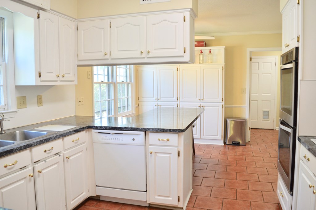 3950 Sears Road Columbus, GA 31907 - Photo 16 of 58 Kitchen