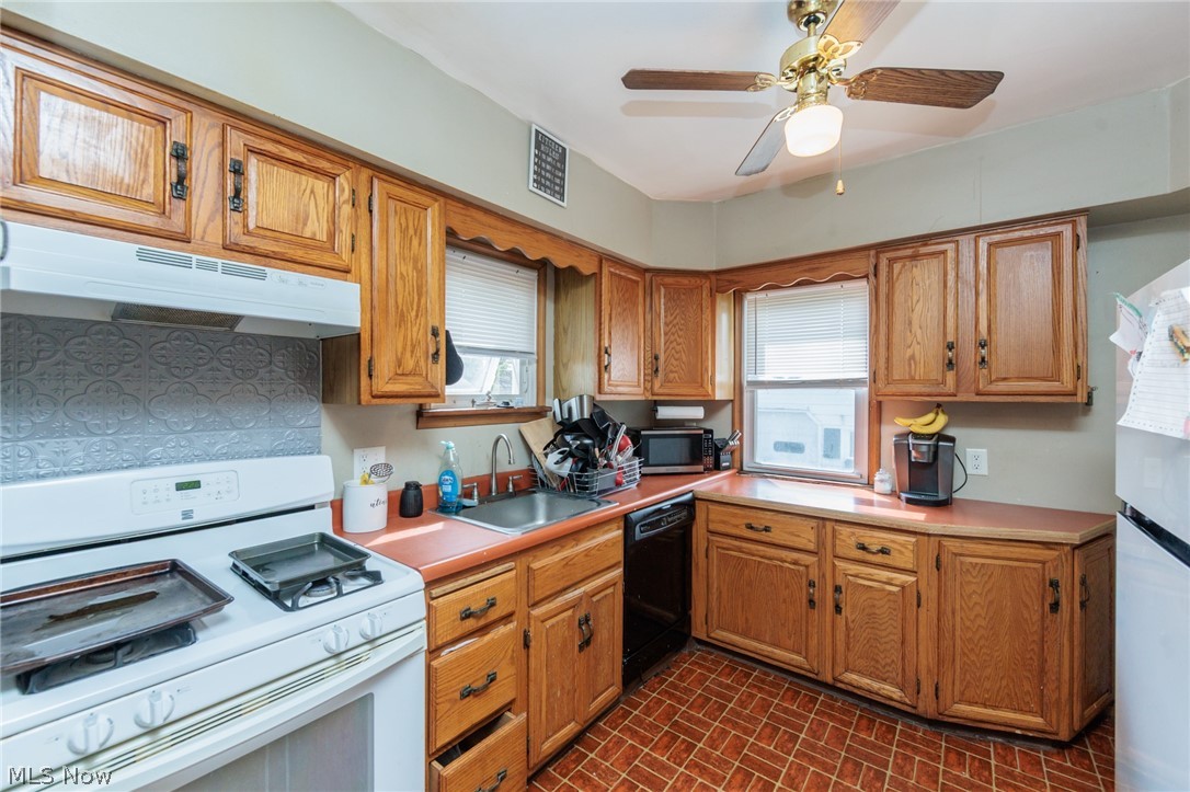 2201 Ralph Avenue Cleveland, OH 44109 - Photo 2 of 41 Gallery Image 2
