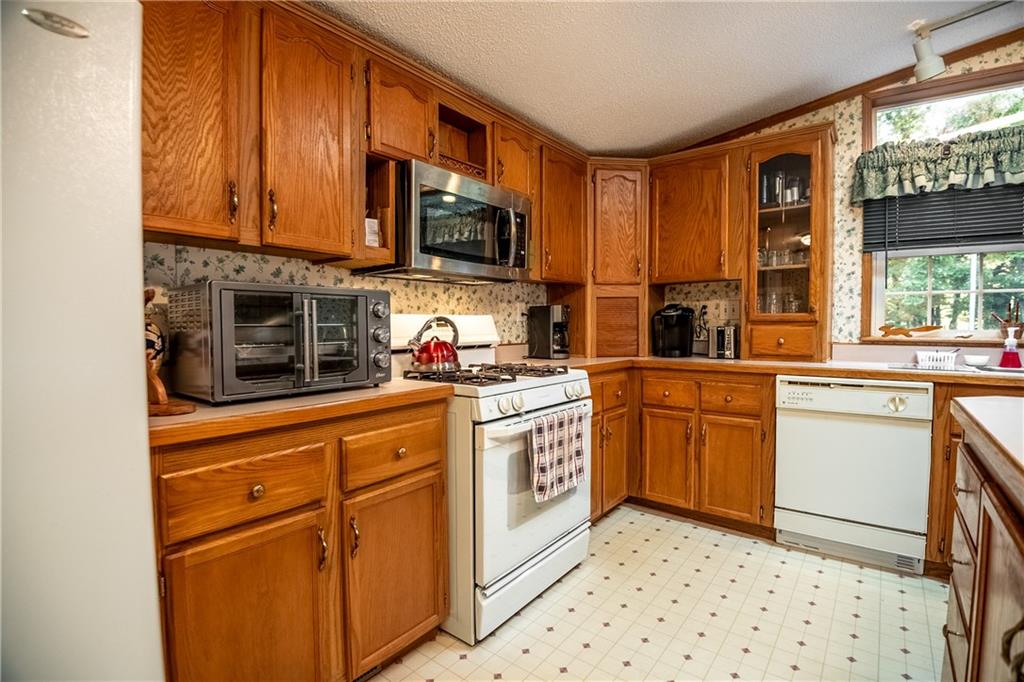 491 West Lake Road Transfer, PA 16154 - Photo 8 of 44 Gallery Image 8