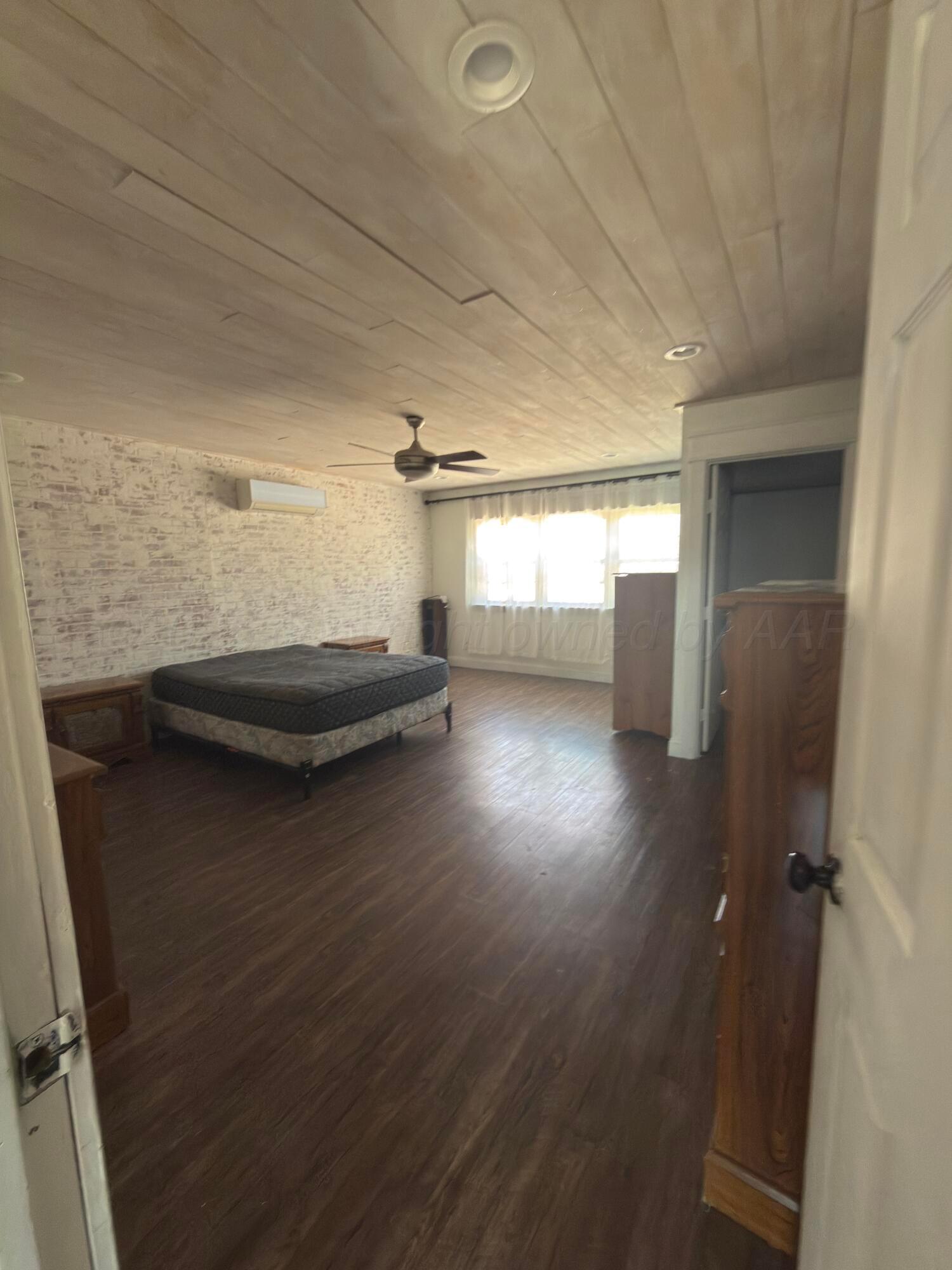1000 Triangle Drive Sunray, TX 79086 - Photo 4 of 12 Owner's Suite