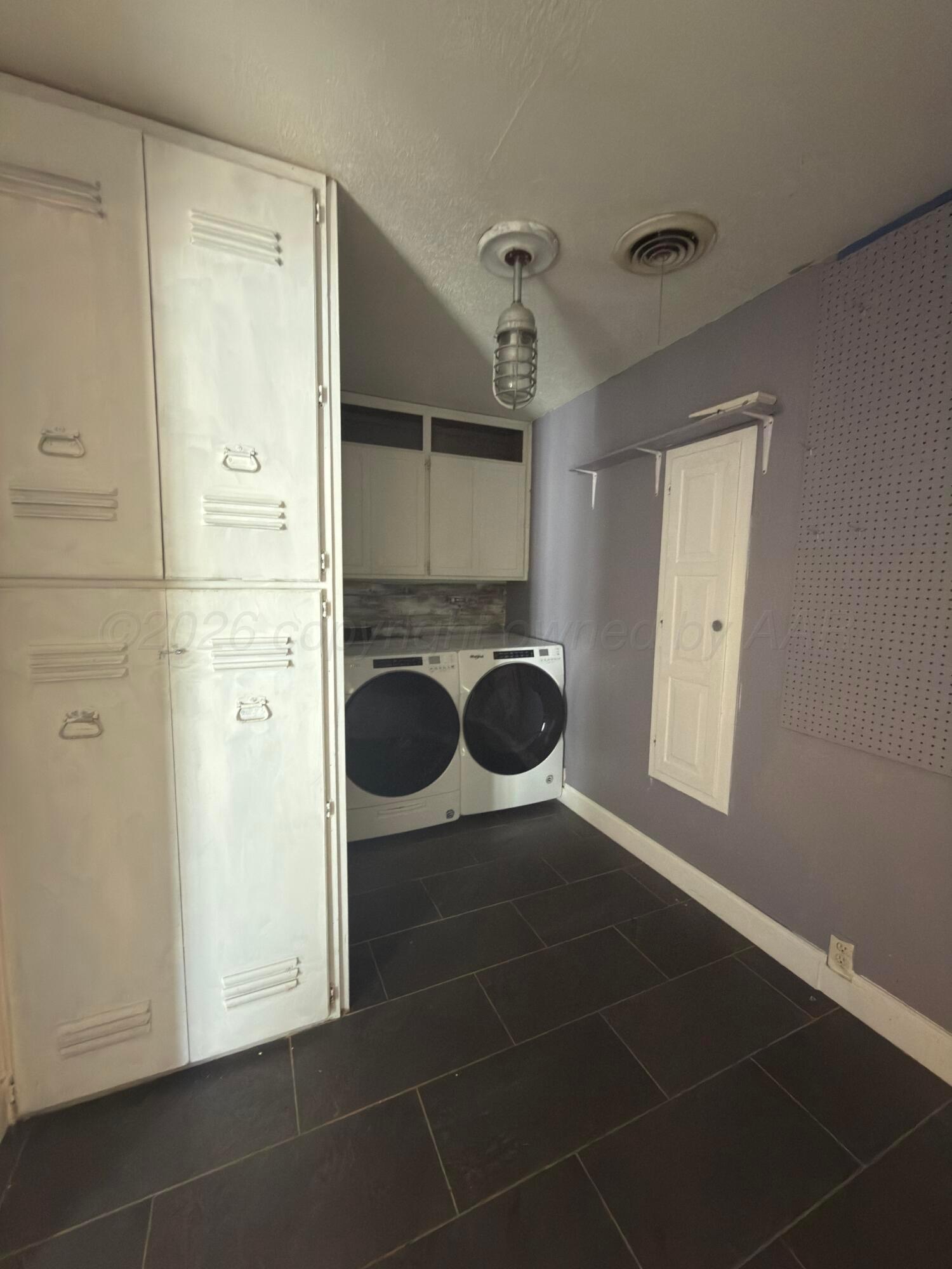 1000 Triangle Drive Sunray, TX 79086 - Photo 9 of 12 Utility room