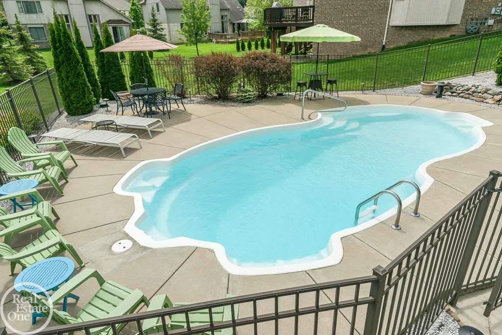 1066 Skyview Court Rochester, MI 48307 - Photo 30 of 39 31243439-29.JPG