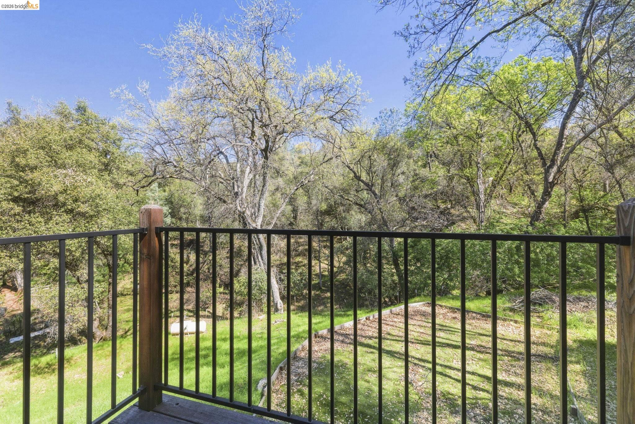 18389 Woodham Carne Road Sonora, CA 95370 - Photo 15 of 29 View of balcony