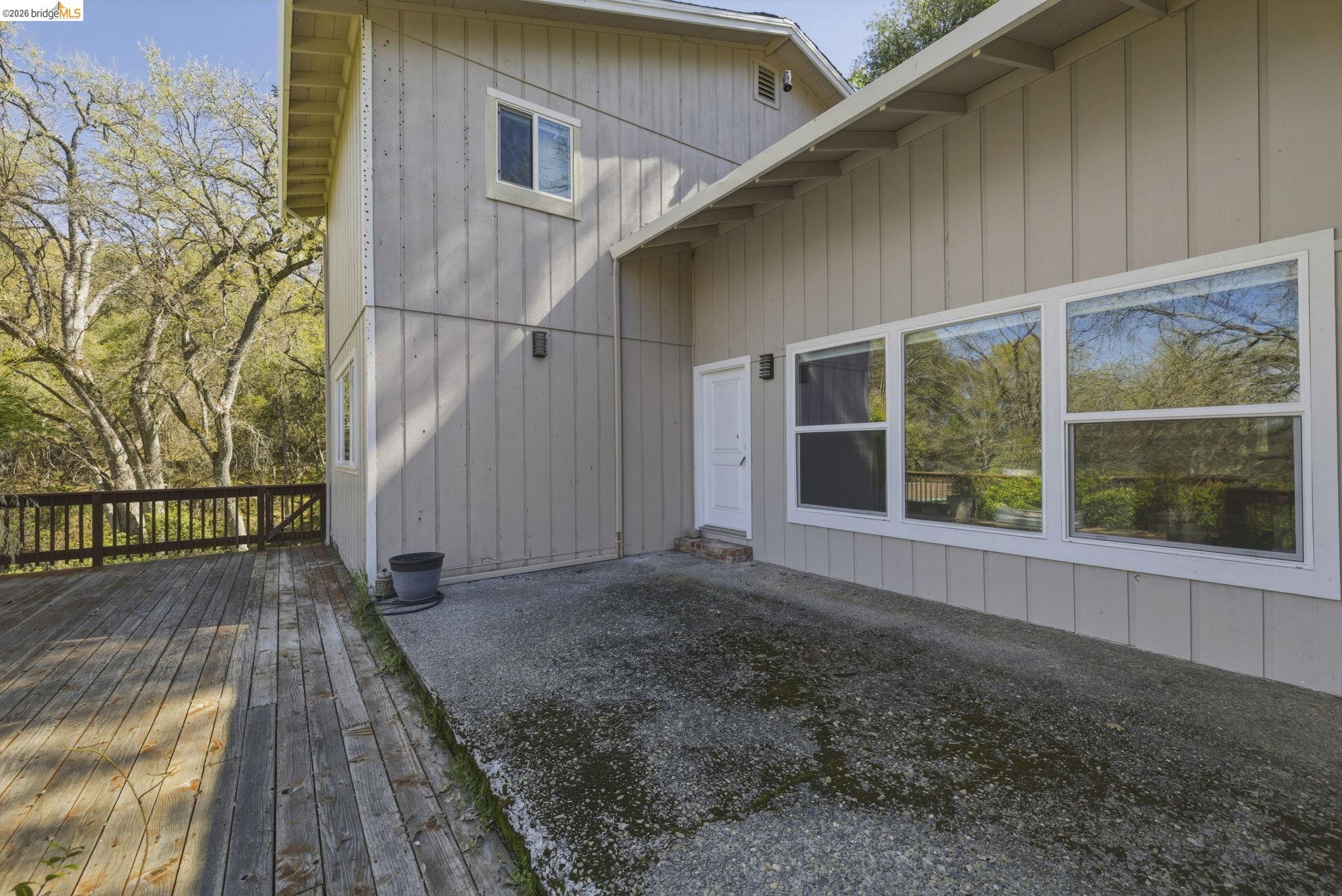 18389 Woodham Carne Road Sonora, CA 95370 - Photo 2 of 29 Wooden deck with a patio