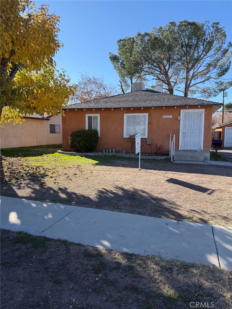 a house view with a backyard space