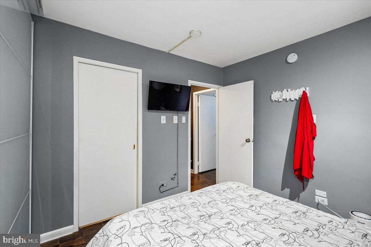 1260 21st Street Northwest, Unit 111 Washington, DC 20036 - Photo 14 of 33 Modern bedroom with sleek design.