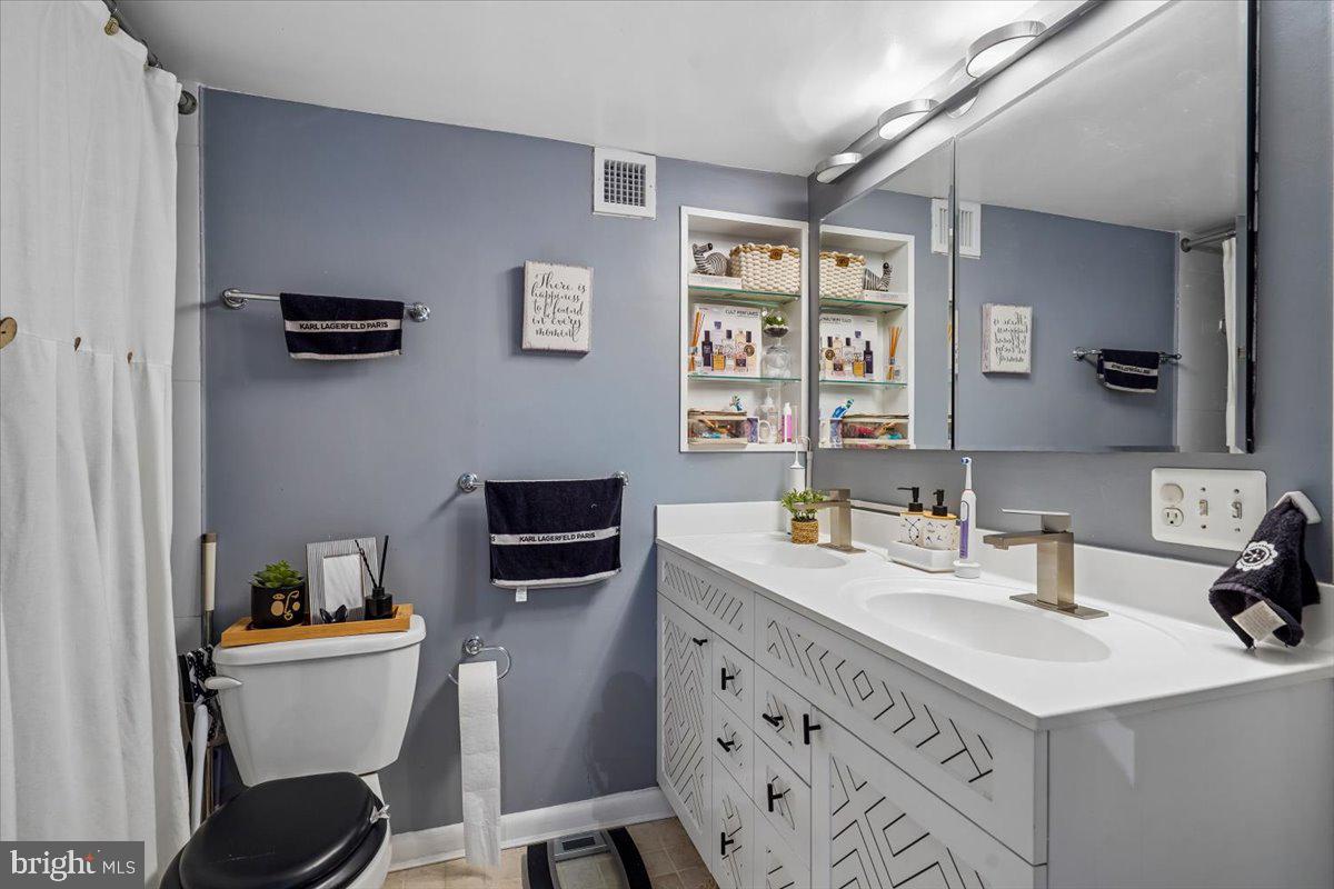 1260 21st Street Northwest, Unit 111 Washington, DC 20036 - Photo 15 of 33 Modern bathroom with stylish accents.