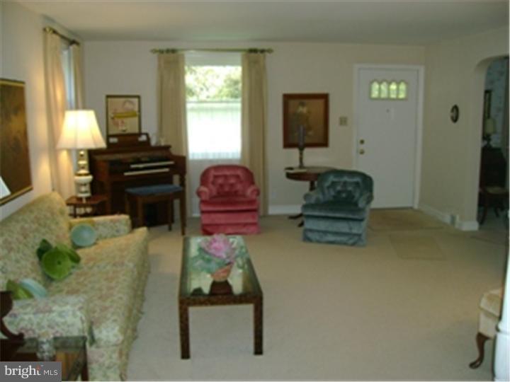 406 Stanfield Road Springfield, PA 19064 - Photo 4 of 13