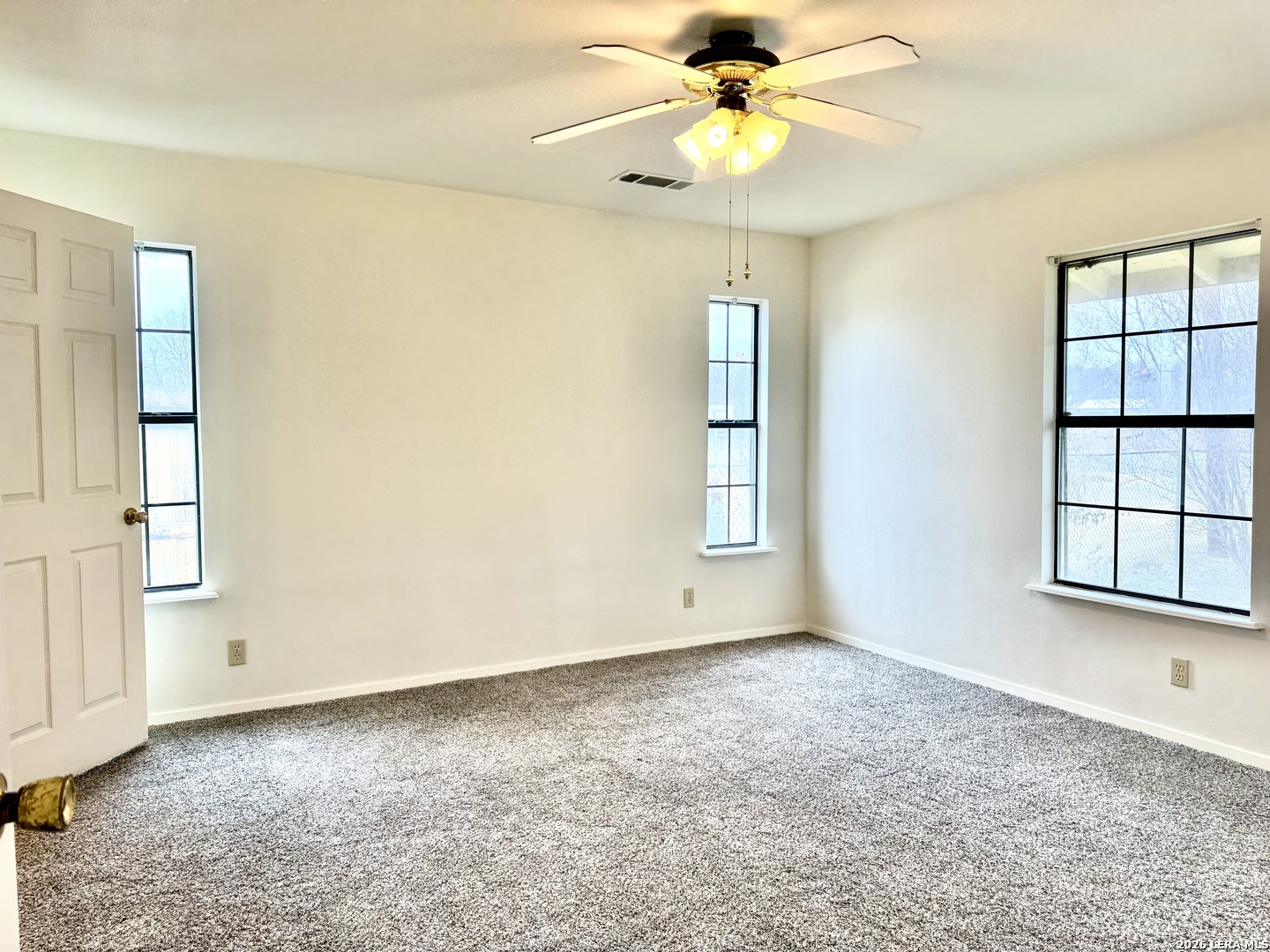 15430 South Main Lytle, TX 78052 - Photo 11 of 29