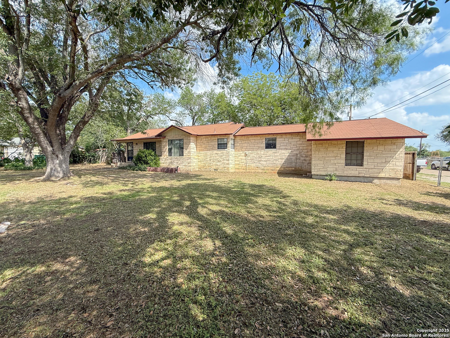 15430 South Main Lytle, TX 78052 - Photo 3 of 29