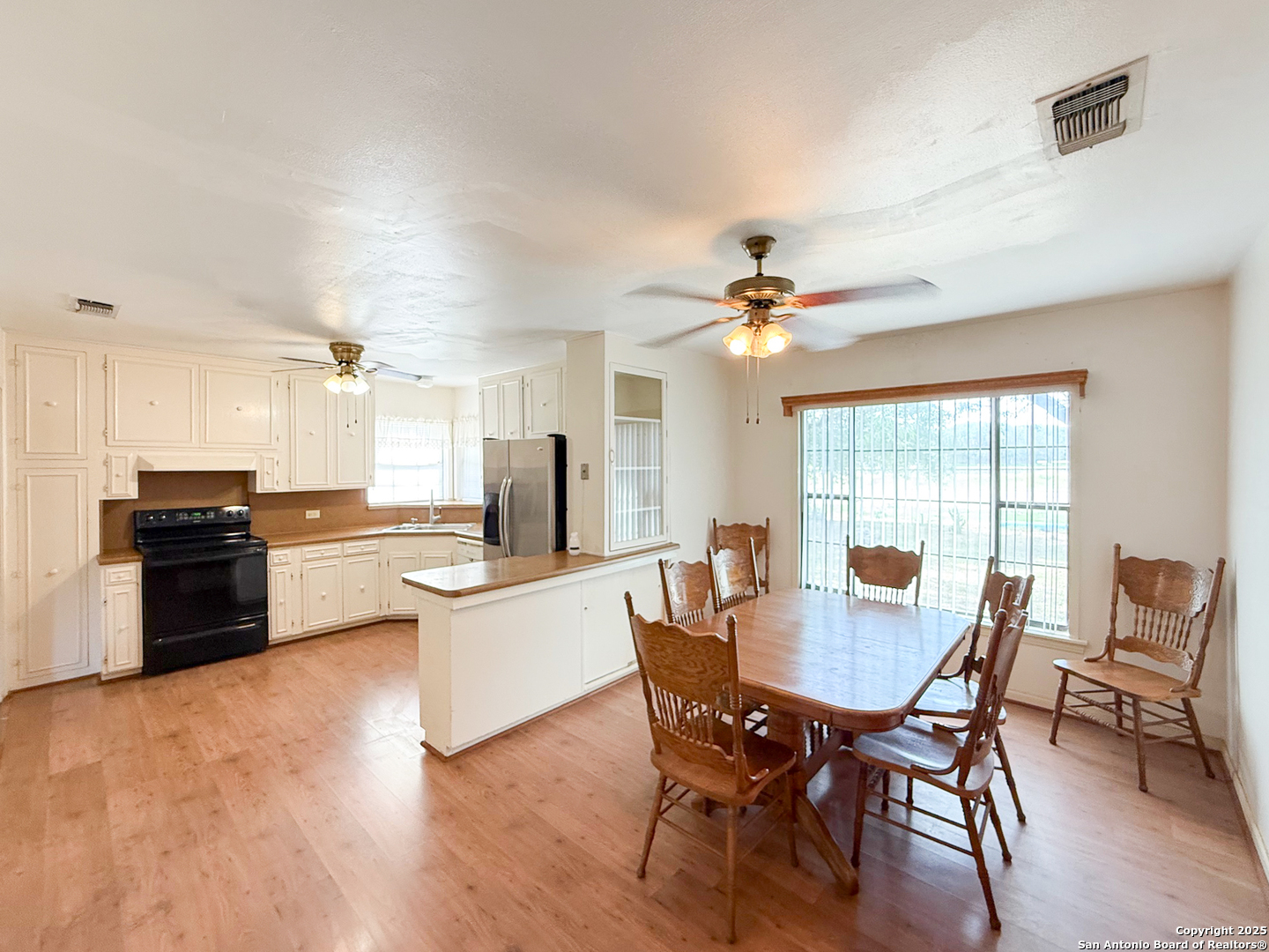 15430 South Main Lytle, TX 78052 - Photo 5 of 29