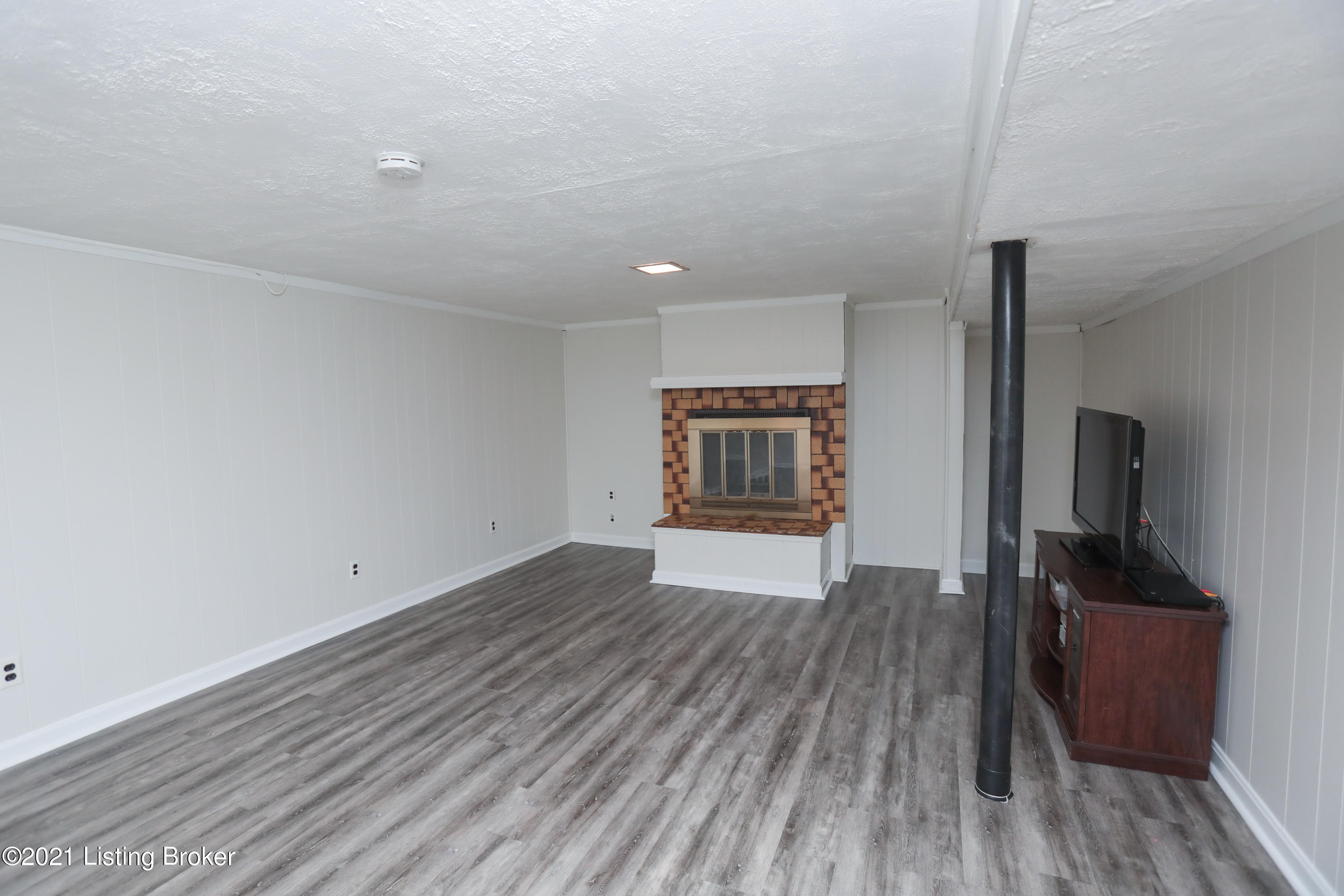 8208 Rochelle Road Louisville, KY 40228 - Photo 13 of 22 Rochelle-123
