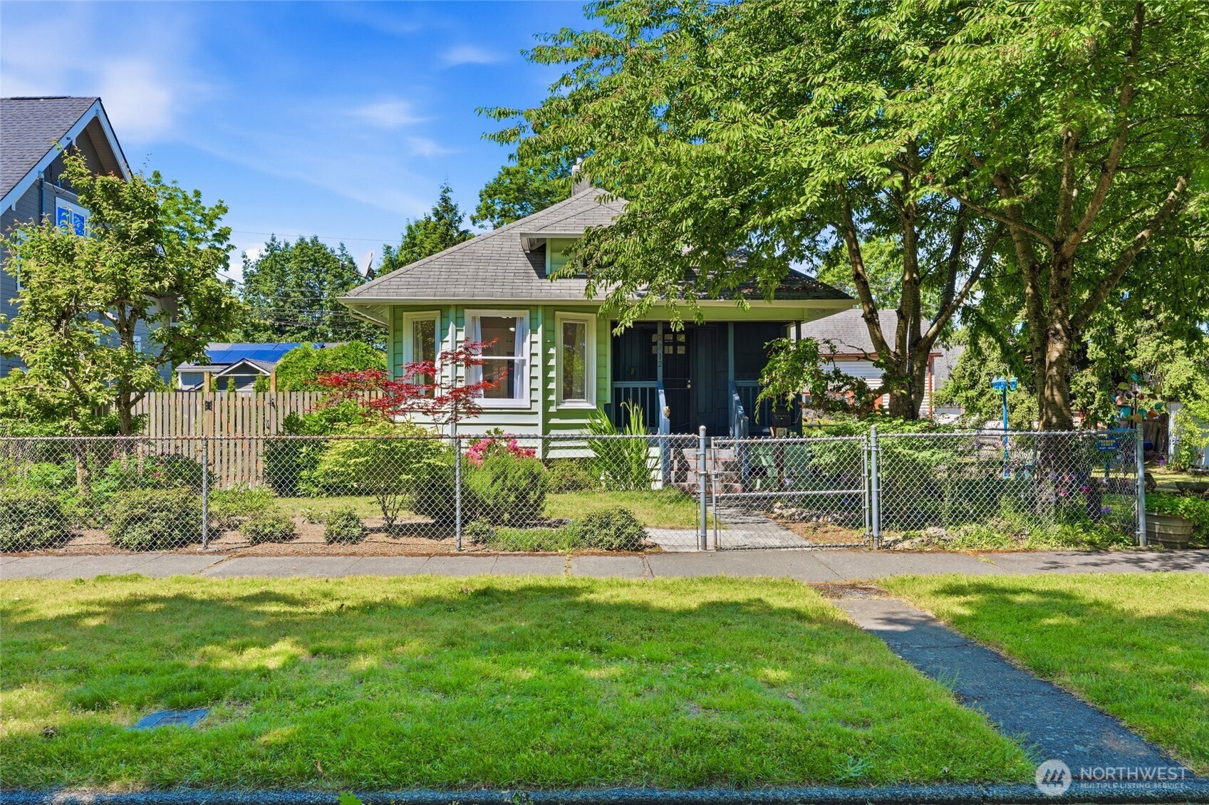 2312 Baker Avenue Everett, WA 98201 - Photo 2 of 37