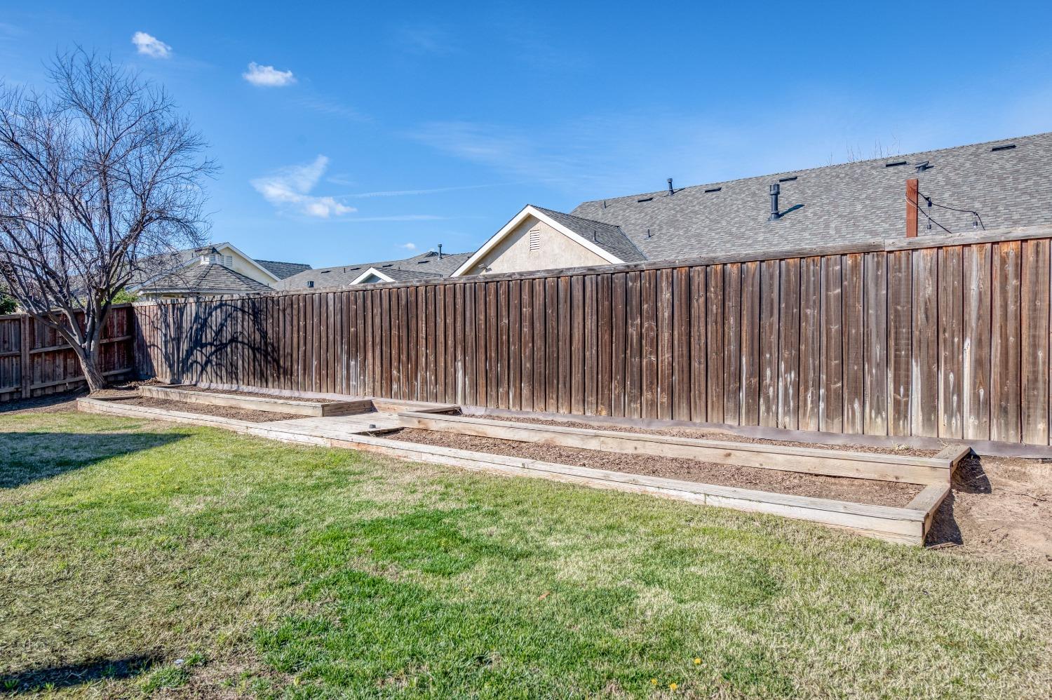 6580 East Raco Avenue Fresno, CA 93727 - Photo 29 of 30 a front view of a house with garden and parking
