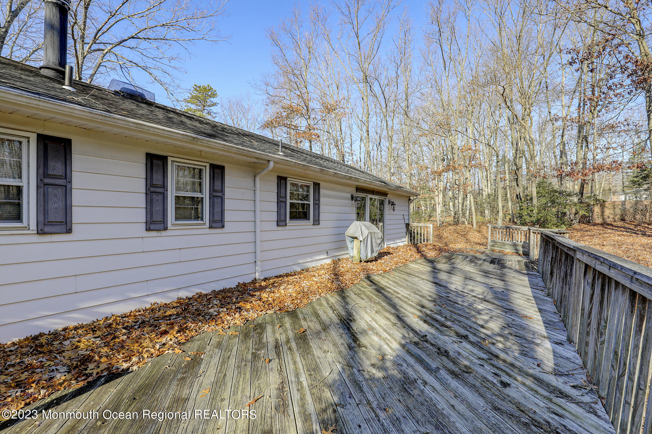553 Declaration Lane Jackson, NJ 08527 - Photo 19 of 28 22 - Deck