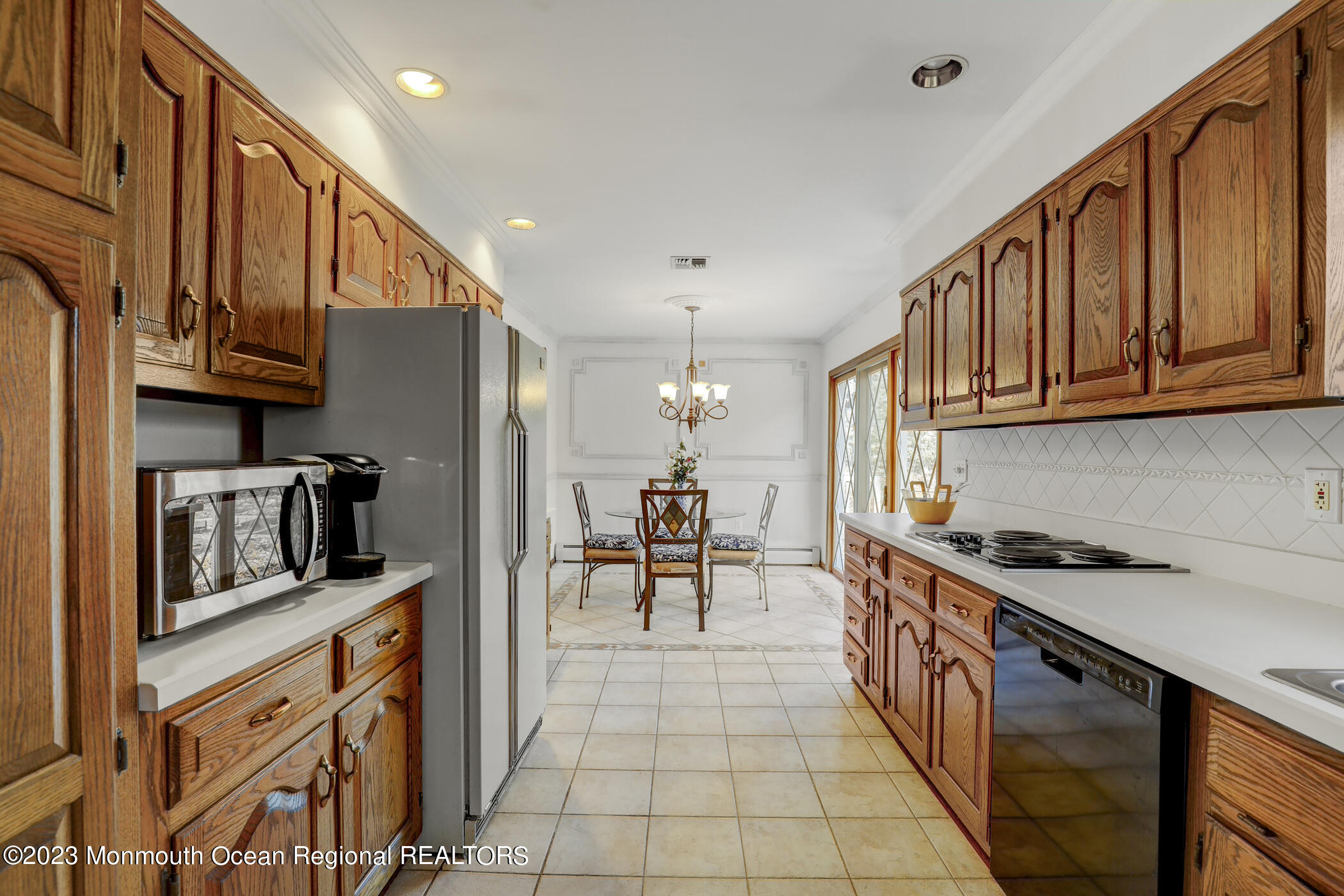 553 Declaration Lane Jackson, NJ 08527 - Photo 8 of 28 11 - Kitchen