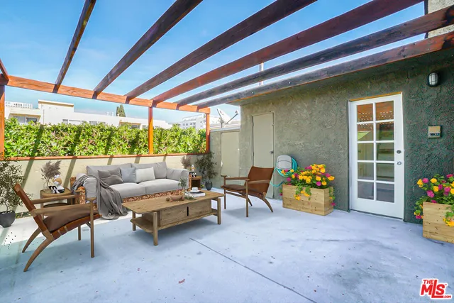 $4,350 | 1534 North Formosa Avenue, Unit 5, Los Angeles, CA 90046