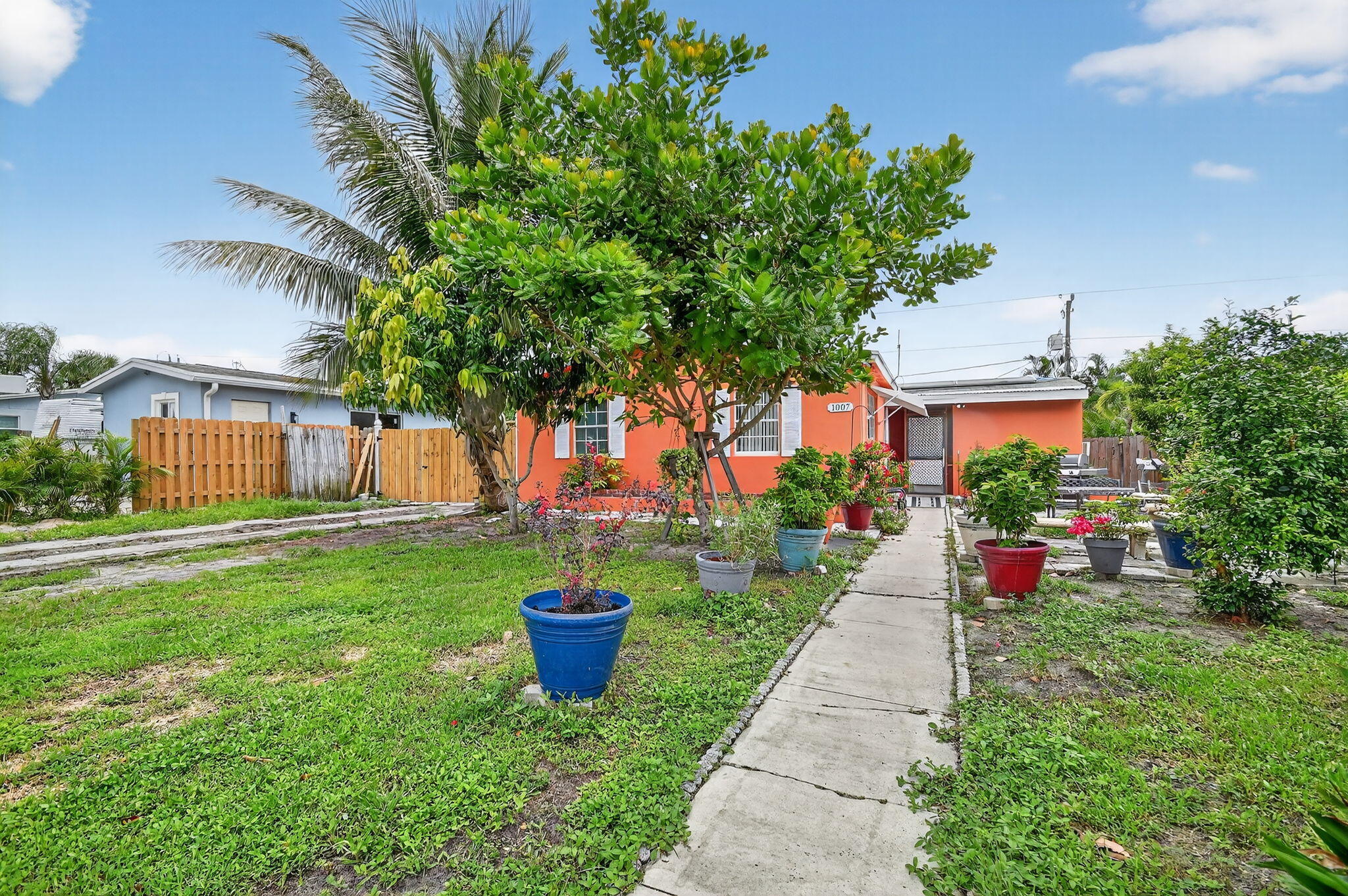 1007 Almeria Road West Palm Beach, FL 33405 - Photo 6 of 48 3-web-or-mls-081_DSC_3724