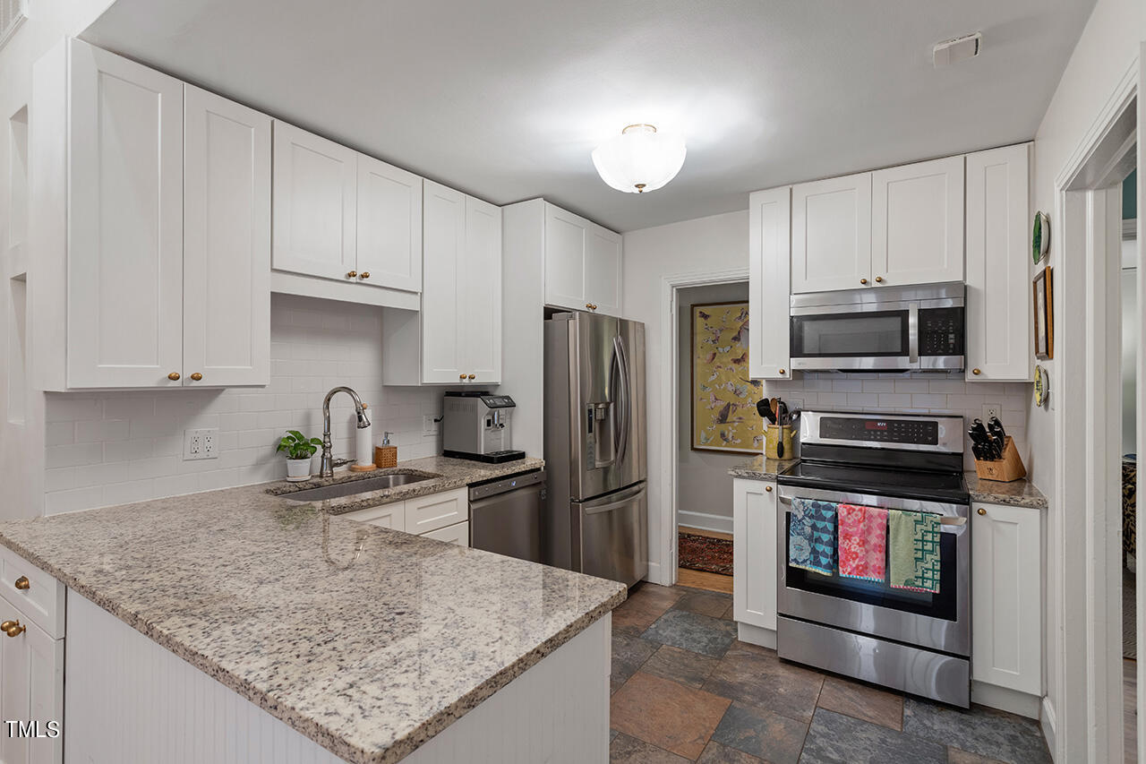 2718 Ashland Street Raleigh, NC 27608 - Photo 7 of 25 2718 Ashland Street_19