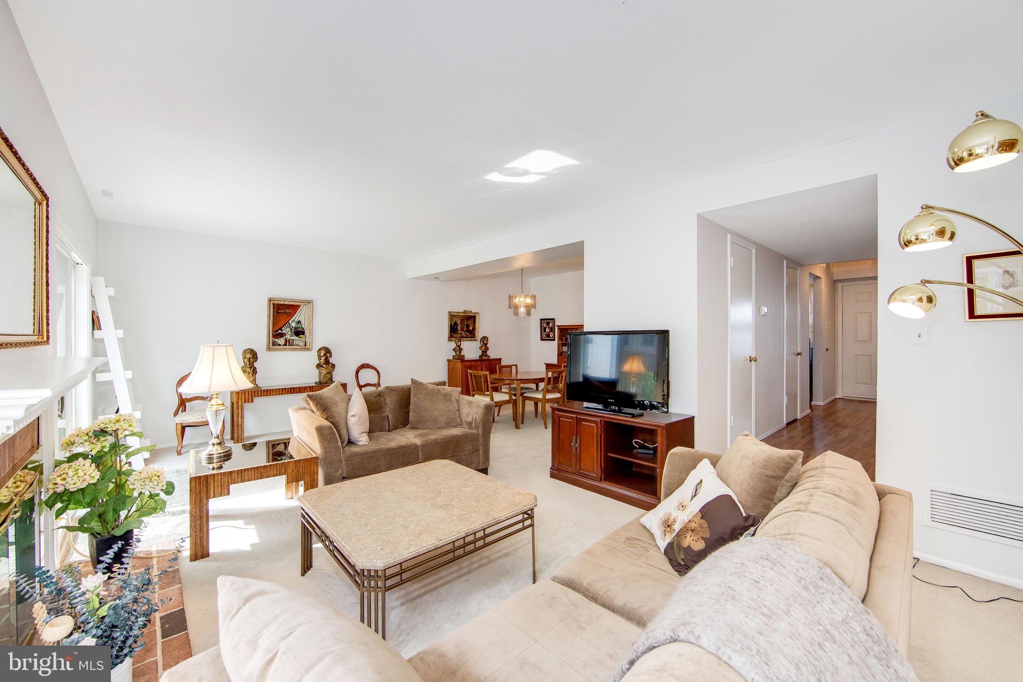 15 Farnwood Road Mount Laurel, NJ 08054 - Photo 12 of 34 Living Room