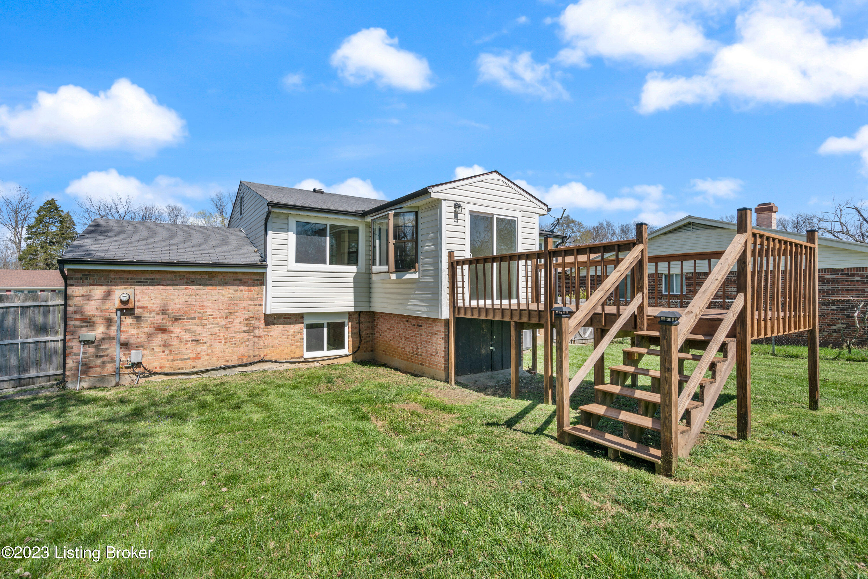 6402 Overton Road Louisville, KY 40228 - Photo 37 of 41 Deck