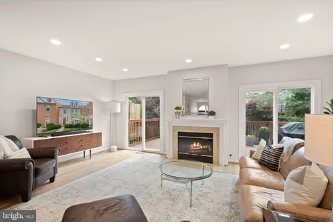 $725,000 | 6369 English Ivy Way, Springfield, VA 22152
