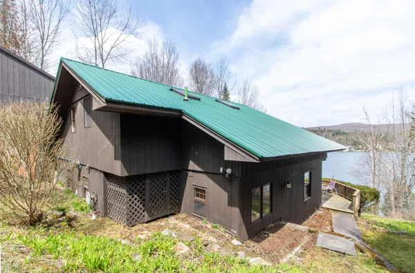 $825,000 | 25 Songadeewin Lane, Westmore, VT 05822