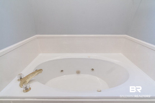 636 Southern Way Daphne, AL 36527 - Photo 21 of 34 Jetta tub