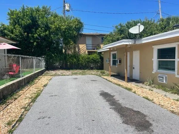 $1,500 | 725 21st Street, West Palm Beach, FL 33407