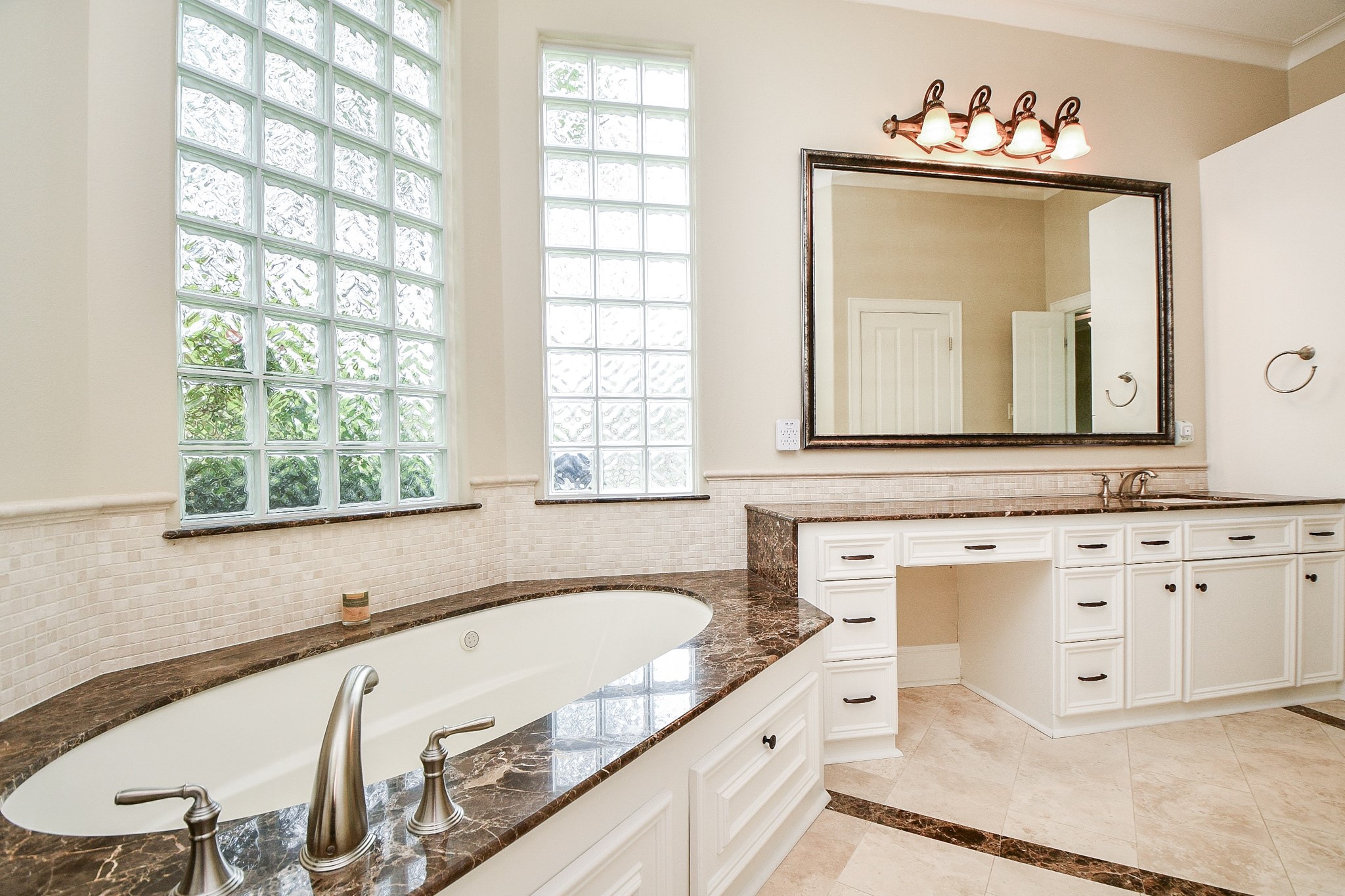 12711 Waterside Way Houston, TX 77041 - Photo 25 of 48 Primary bath has big tub & many upgrades.