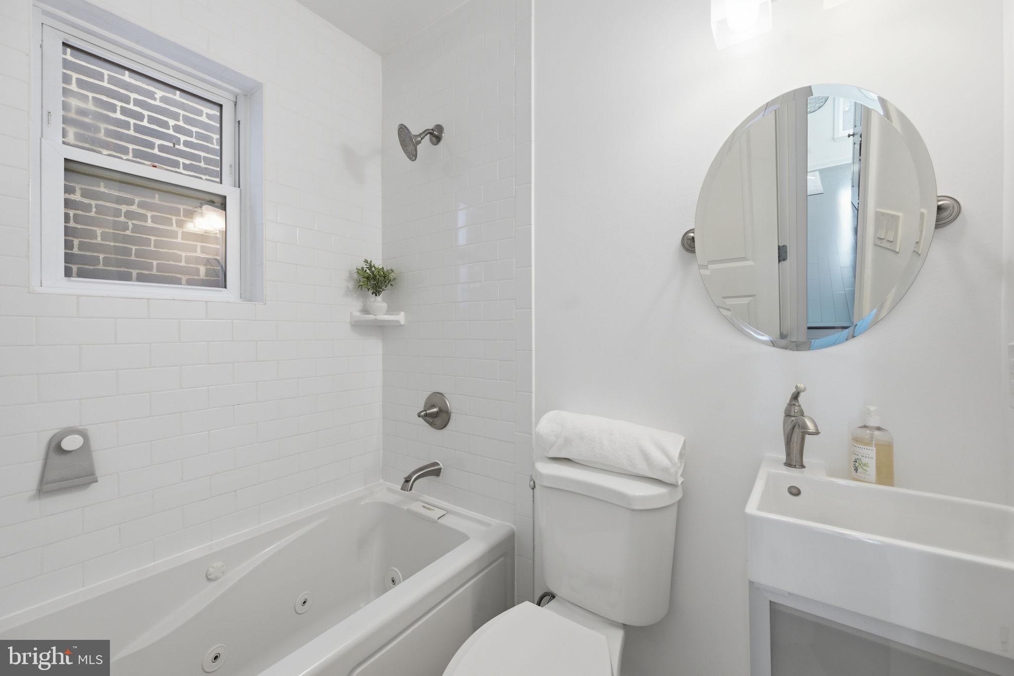524 7th Street Northeast Washington, DC 20002 - Photo 13 of 25 a bathroom with a toilet a sink and bathtub