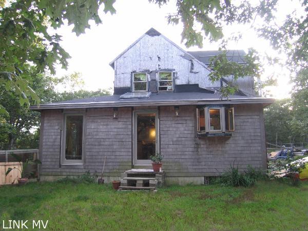 155 Litchfield Road Edgartown, MA 02539 - Photo 3 of 34 http://d1qzqeyxiitrap.cloudfront.net/photos/22427/600/dba1d597.jpg