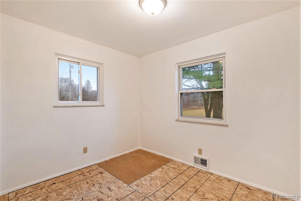 12265 Barnes Road Byron, MI 48418 - Photo 25 of 31
