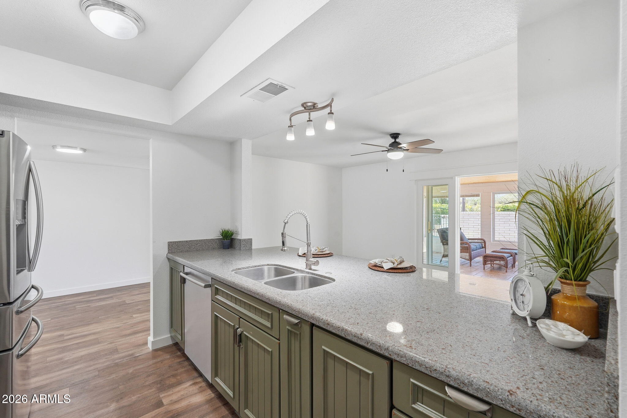 6852 South Terrace Road Tempe, AZ 85283 - Photo 14 of 77 018_ListerPros