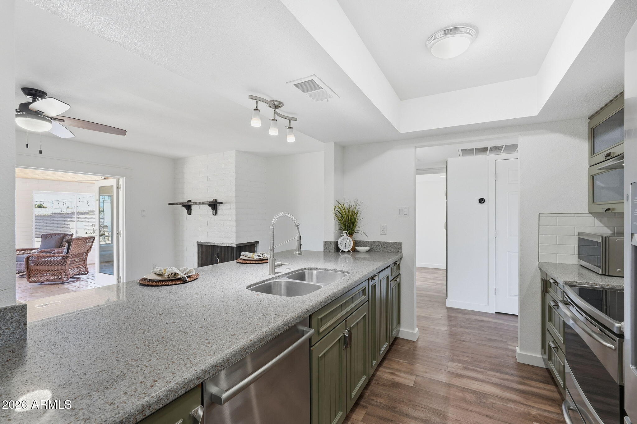 6852 South Terrace Road Tempe, AZ 85283 - Photo 15 of 77 016_ListerPros