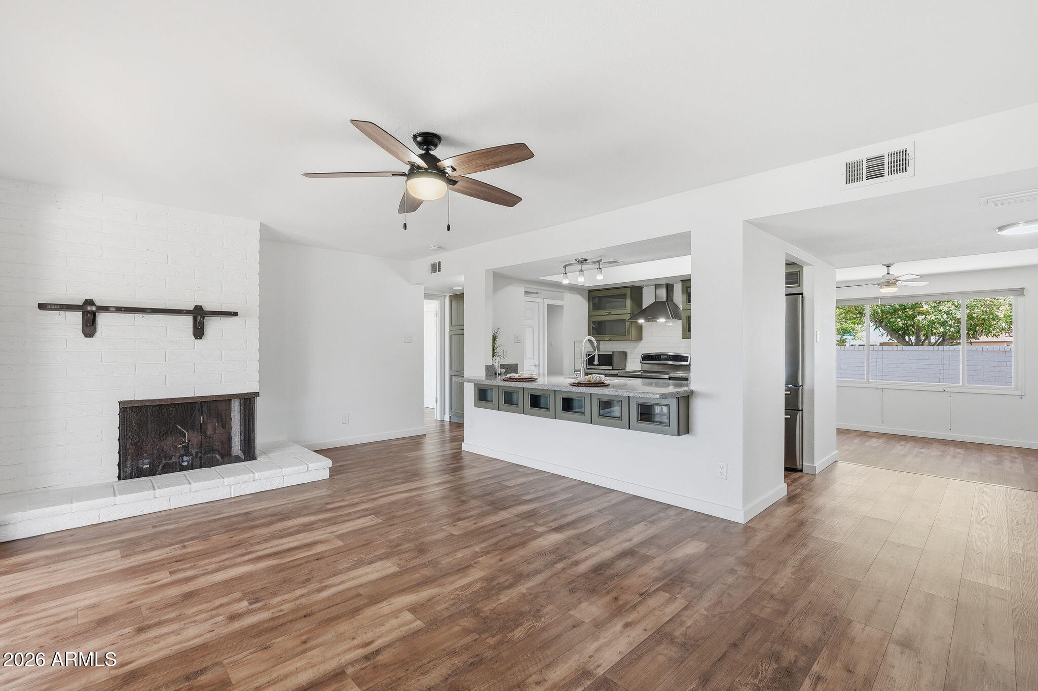 6852 South Terrace Road Tempe, AZ 85283 - Photo 17 of 77 012_ListerPros (2)