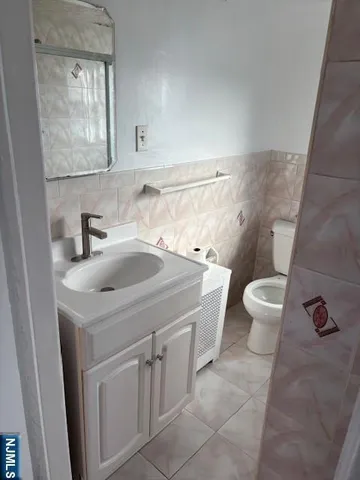 $1,800 | 148 Hamilton Avenue, Lodi, NJ 07644