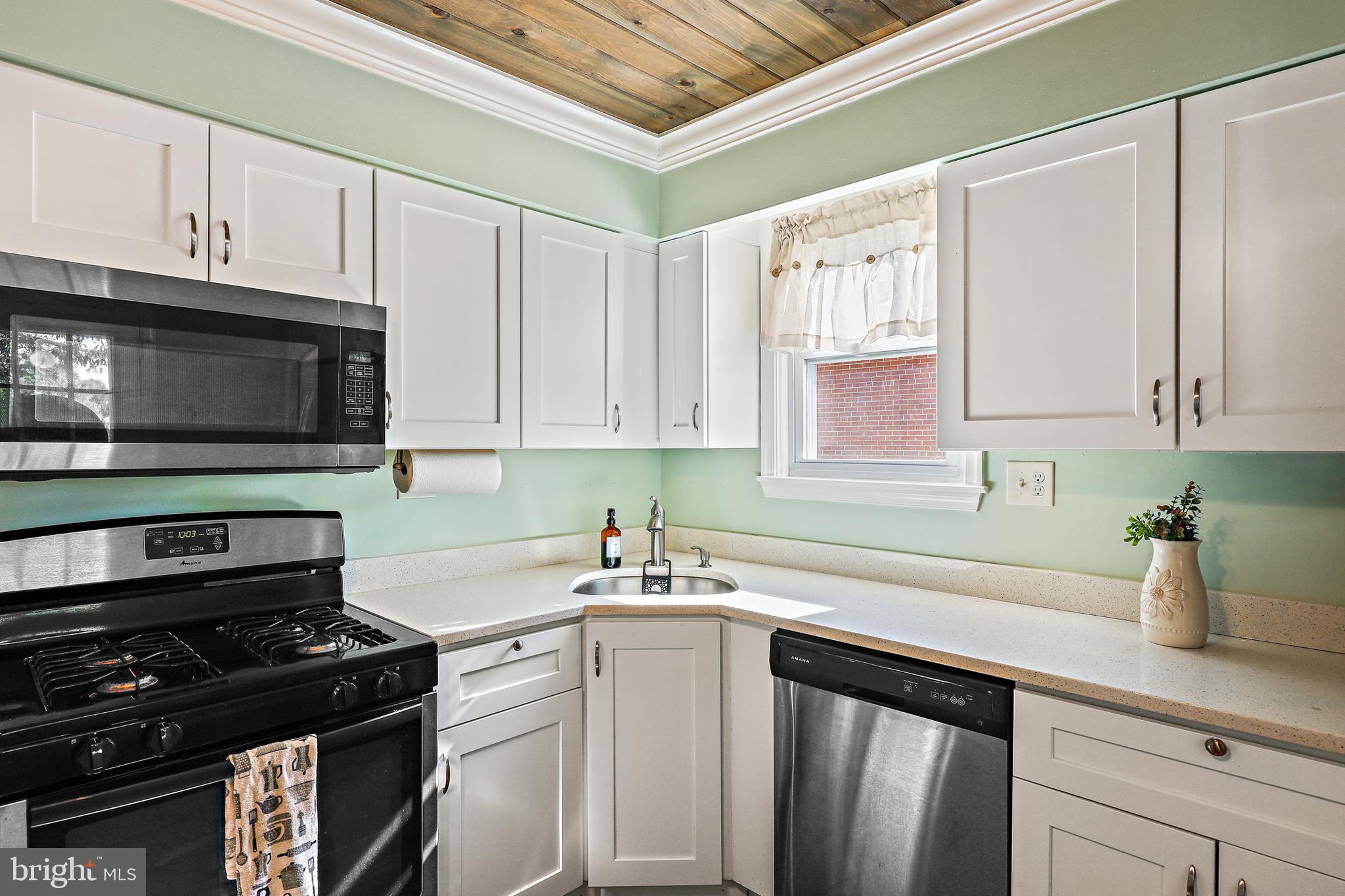 323 Savannah Road Essex, MD 21221 - Photo 8 of 28 Gallery Image 8