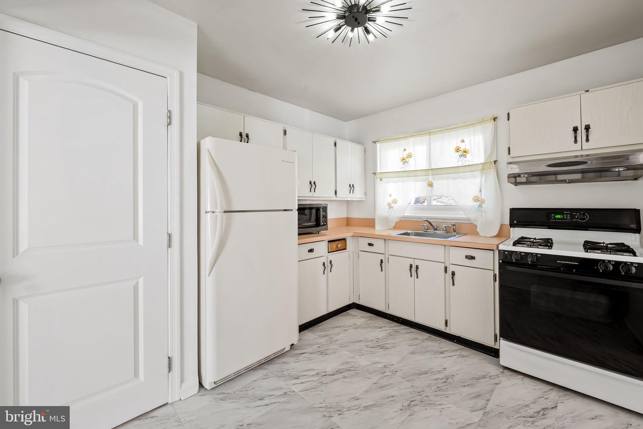 916 Prestwood Road Baltimore, MD 21228 - Photo 4 of 13