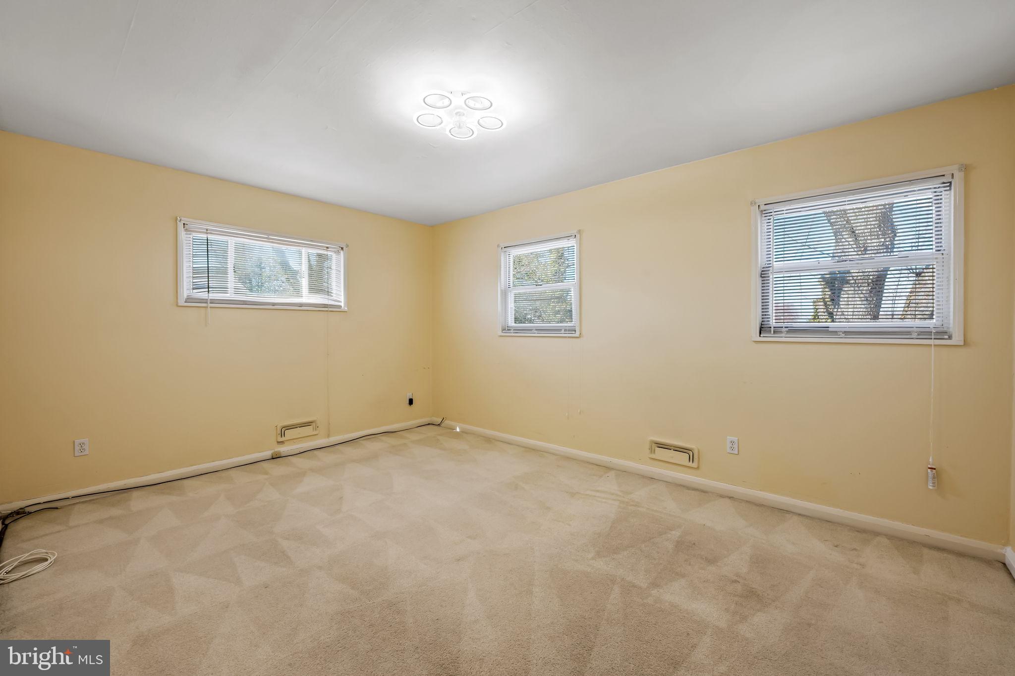 916 Prestwood Road Baltimore, MD 21228 - Photo 8 of 13