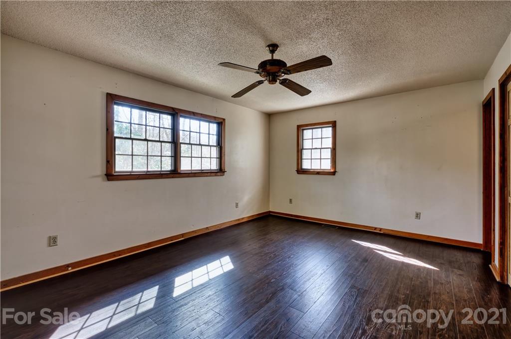 33 Tower Road, Unit 131/1 Sapphire, NC 28774 - Photo 10 of 17 Gallery Image 10
