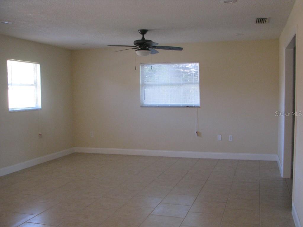 Large Bright Living Room
