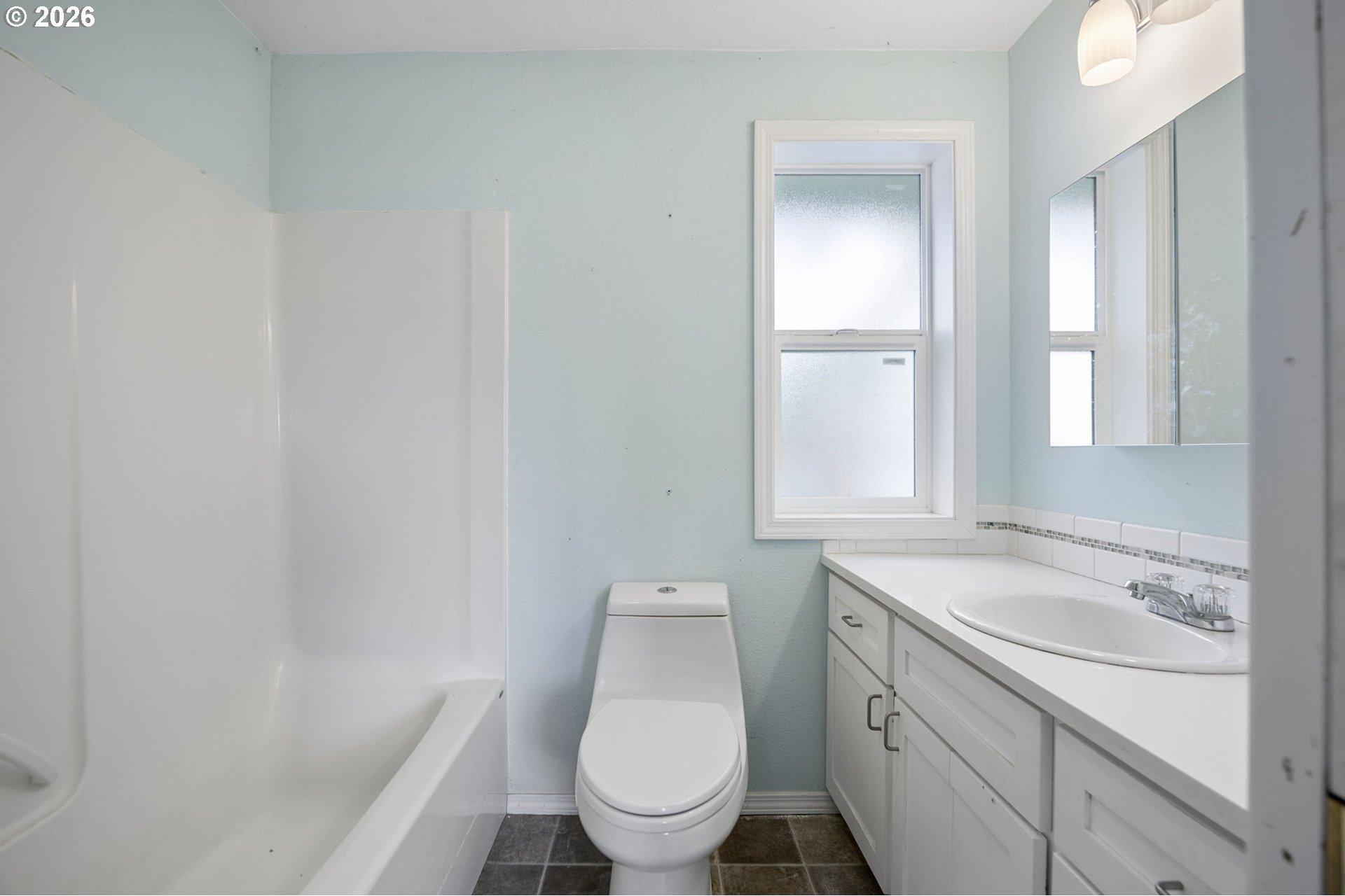 5127 Southeast Welch Road Gresham, OR 97080 - Photo 16 of 46 Owner's Suite Bathroom
