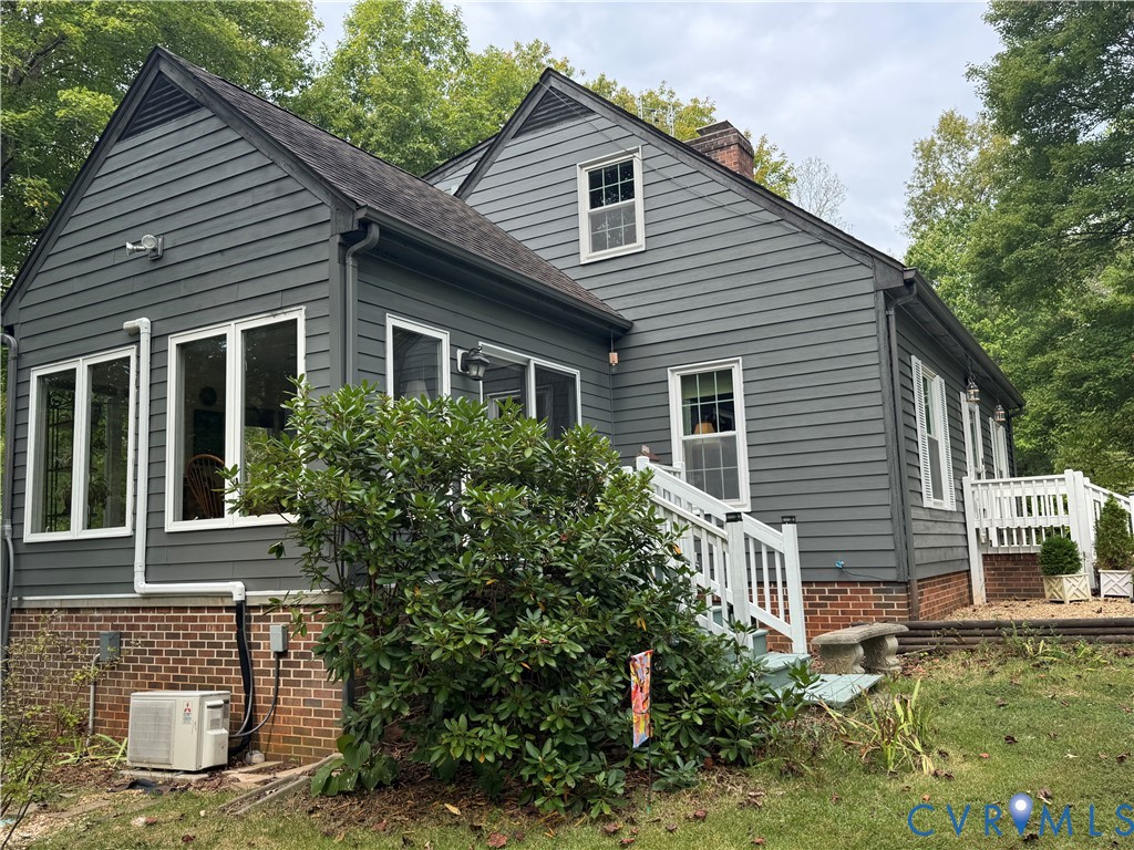 11766 Five Forks Road Farmville, VA 23901 - Photo 4 of 50 a front view of a house with plants